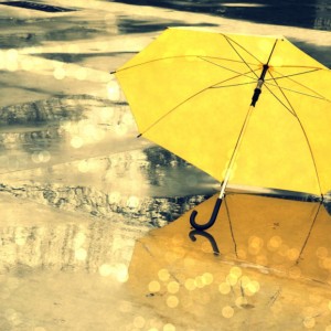 w621_yellow-umbrella-rain