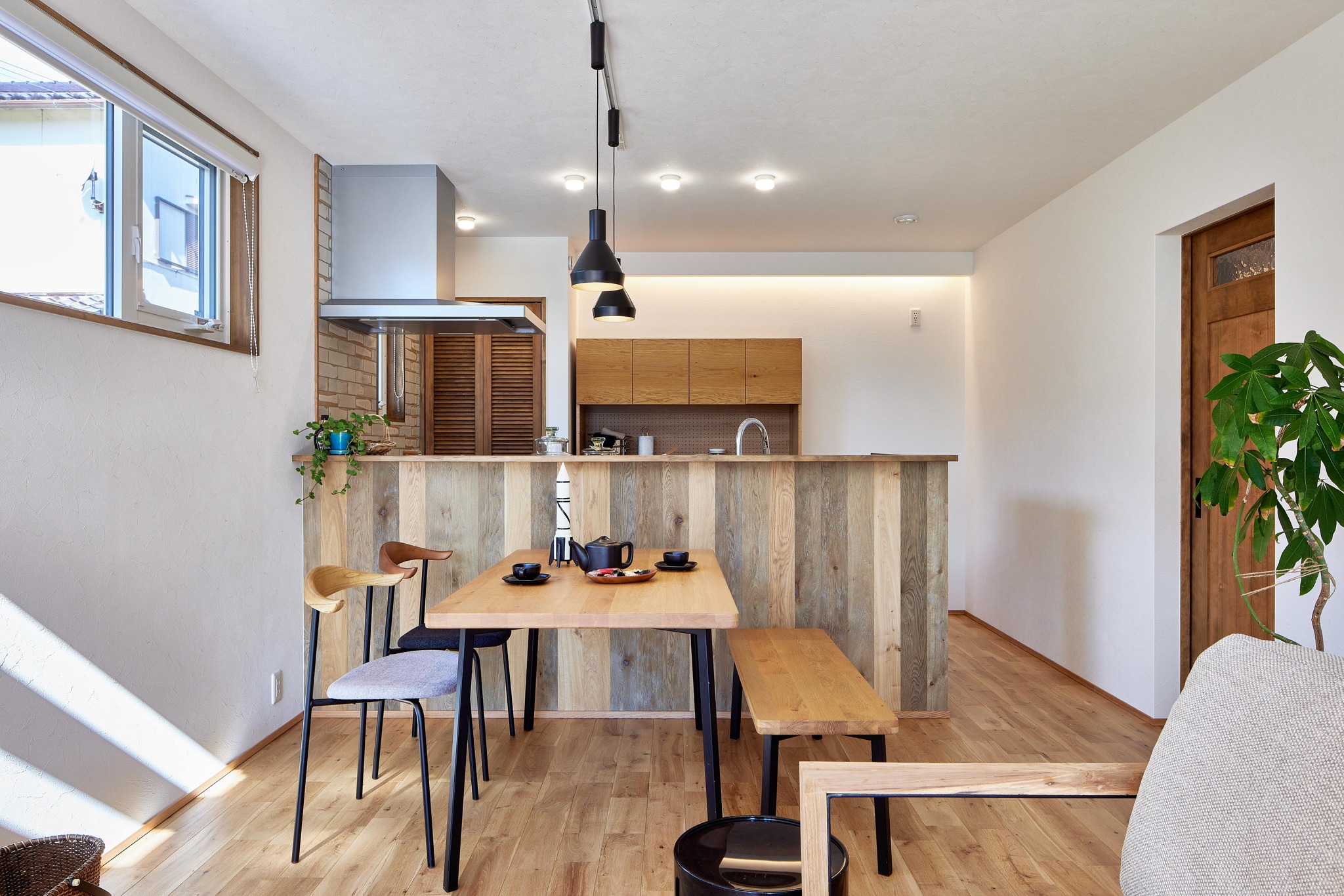 木のぬくもりに包まれた、心地よいダイニングキッチン