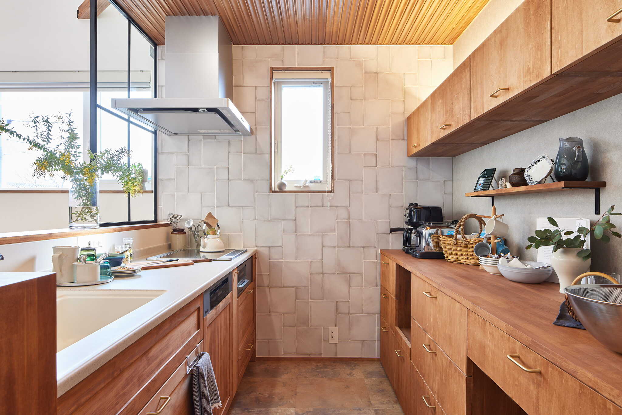 造作キッチンと家事ラク動線のある平屋